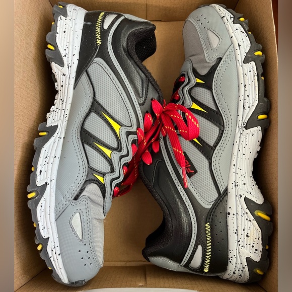 Fila Tennis Shoes - Picture 1 of 2